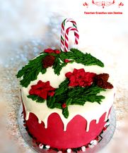 Kersttaart met drip ganache, vullling slagroom/mascarpone aardbeien