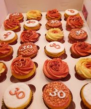 Totaal 50 cupcakes , rosé gold